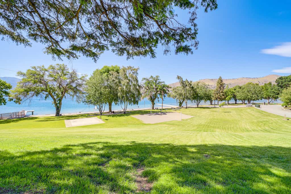 Pool, Hot Tub, & Beach Access! Chelan Family Haven