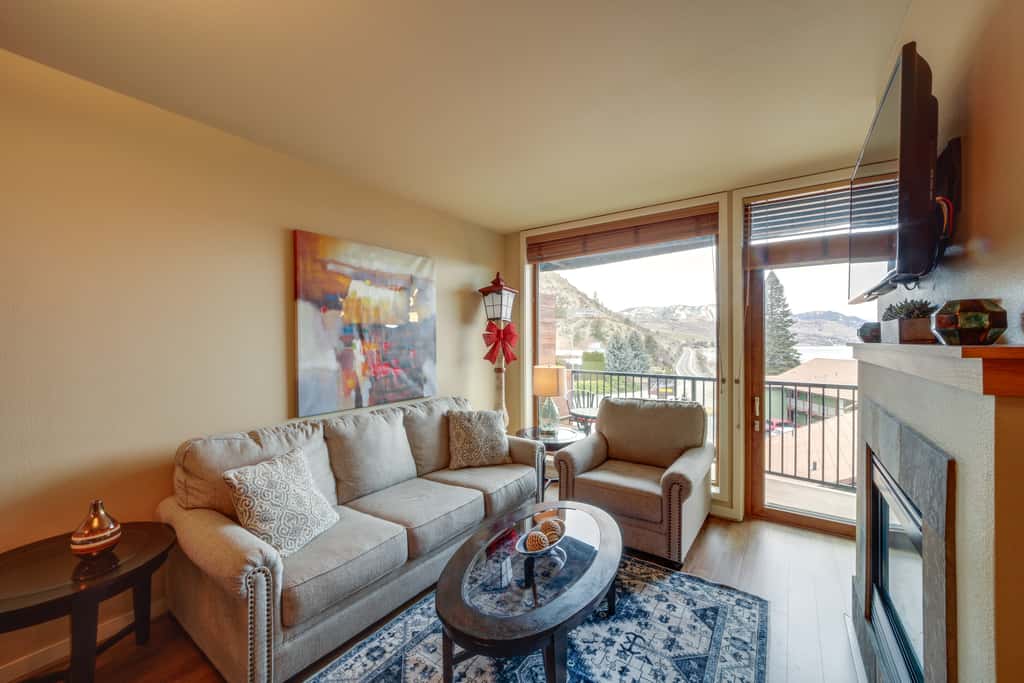 Pool, Hot Tub, & Beach Access! Chelan Family Haven
