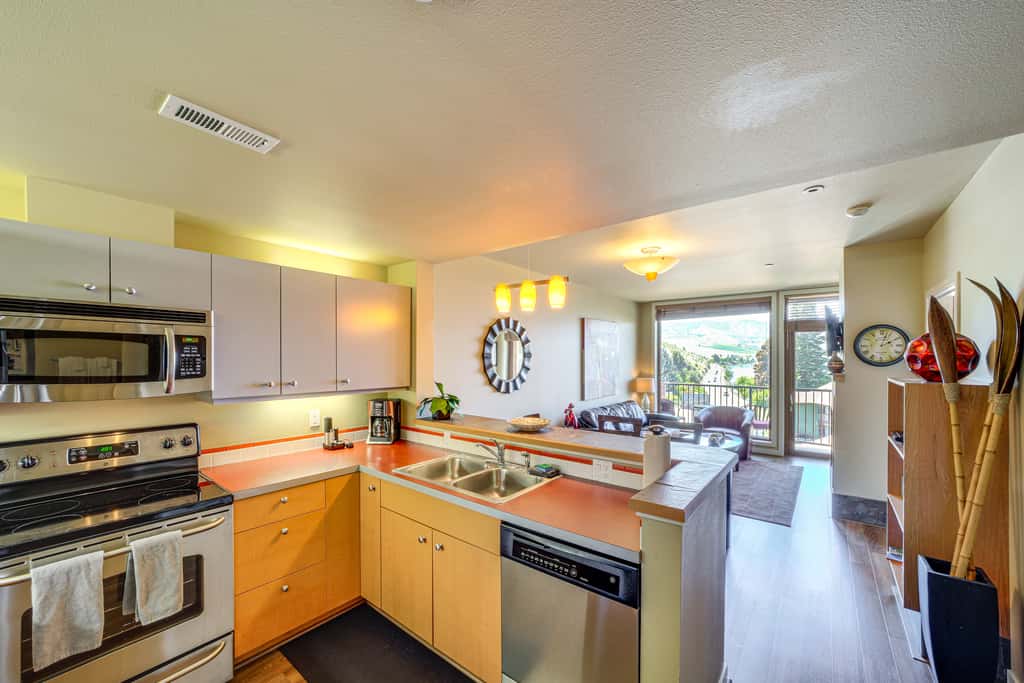 Pool, Hot Tub, & Beach Access! Chelan Family Haven
