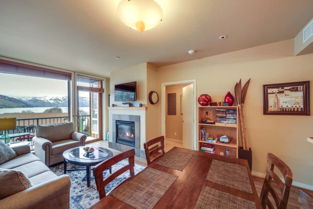 Pool, Hot Tub, & Beach Access! Chelan Family Haven