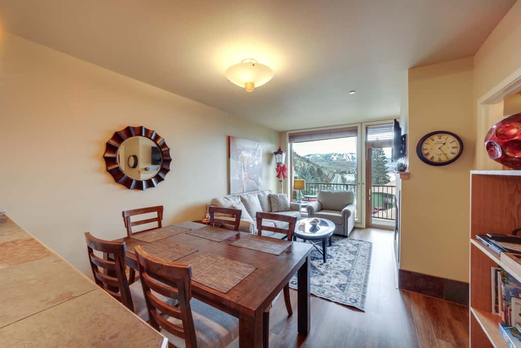 Pool, Hot Tub, & Beach Access! Chelan Family Haven