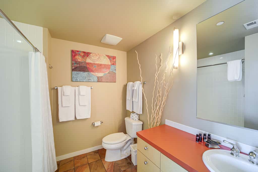 Pool, Hot Tub, & Beach Access! Chelan Family Haven