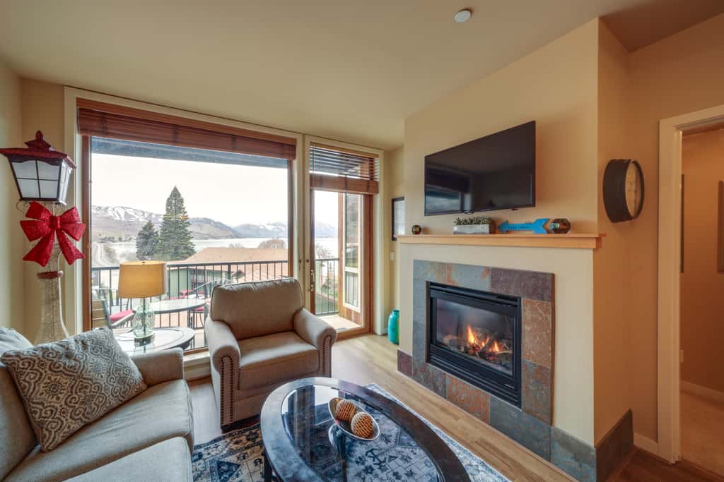 Pool, Hot Tub, & Beach Access! Chelan Family Haven
