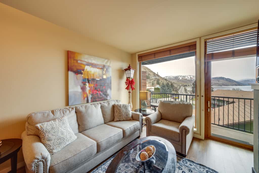 Pool, Hot Tub, & Beach Access! Chelan Family Haven