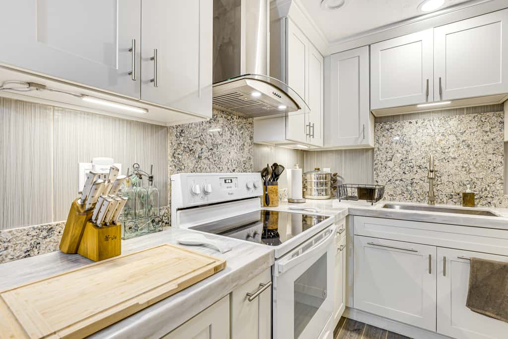 Oceanside Condo w/ Pool & Hot Tub Access!