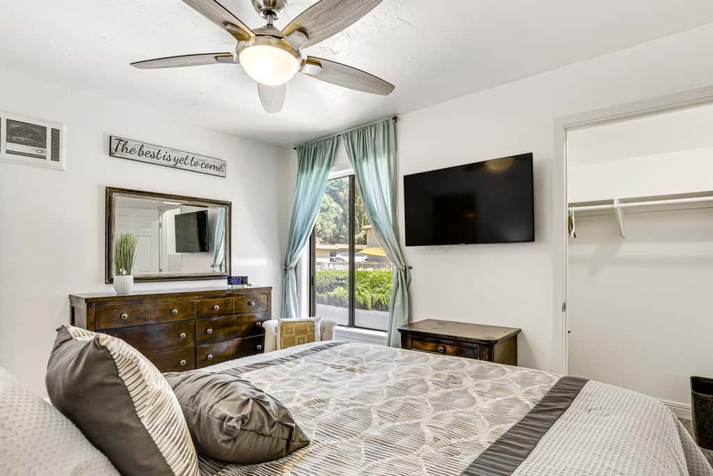 Oceanside Condo w/ Pool & Hot Tub Access!
