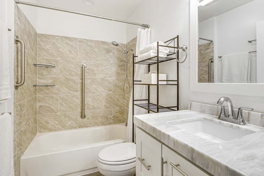 Oceanside Condo w/ Pool & Hot Tub Access!