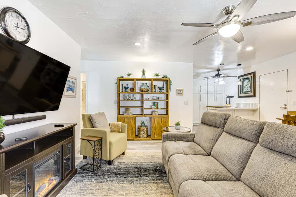 Oceanside Condo w/ Pool & Hot Tub Access!