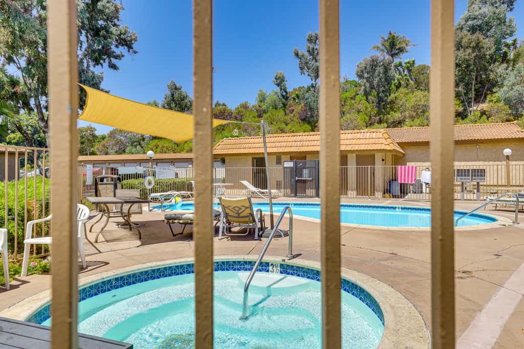 Oceanside Condo w/ Pool & Hot Tub Access!