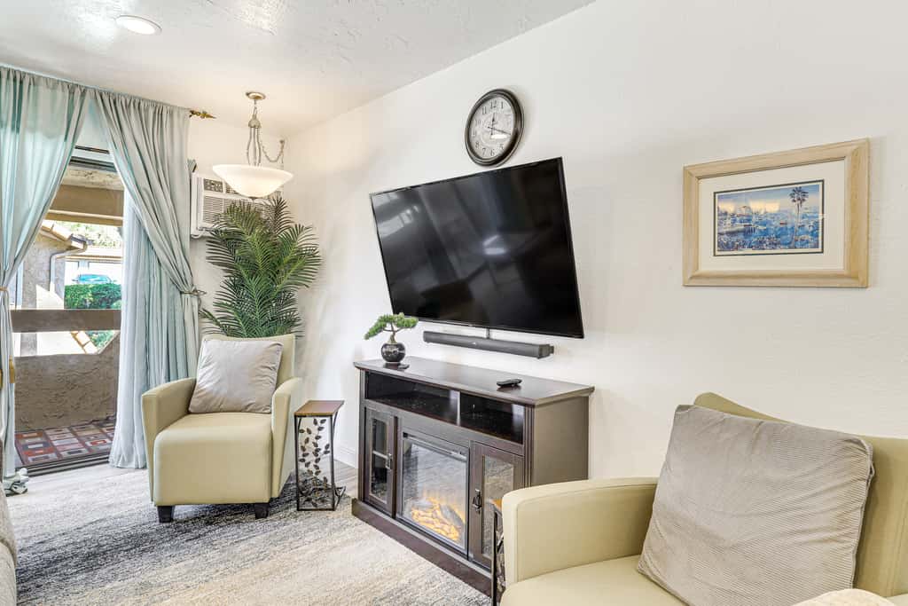 Oceanside Condo w/ Pool & Hot Tub Access!