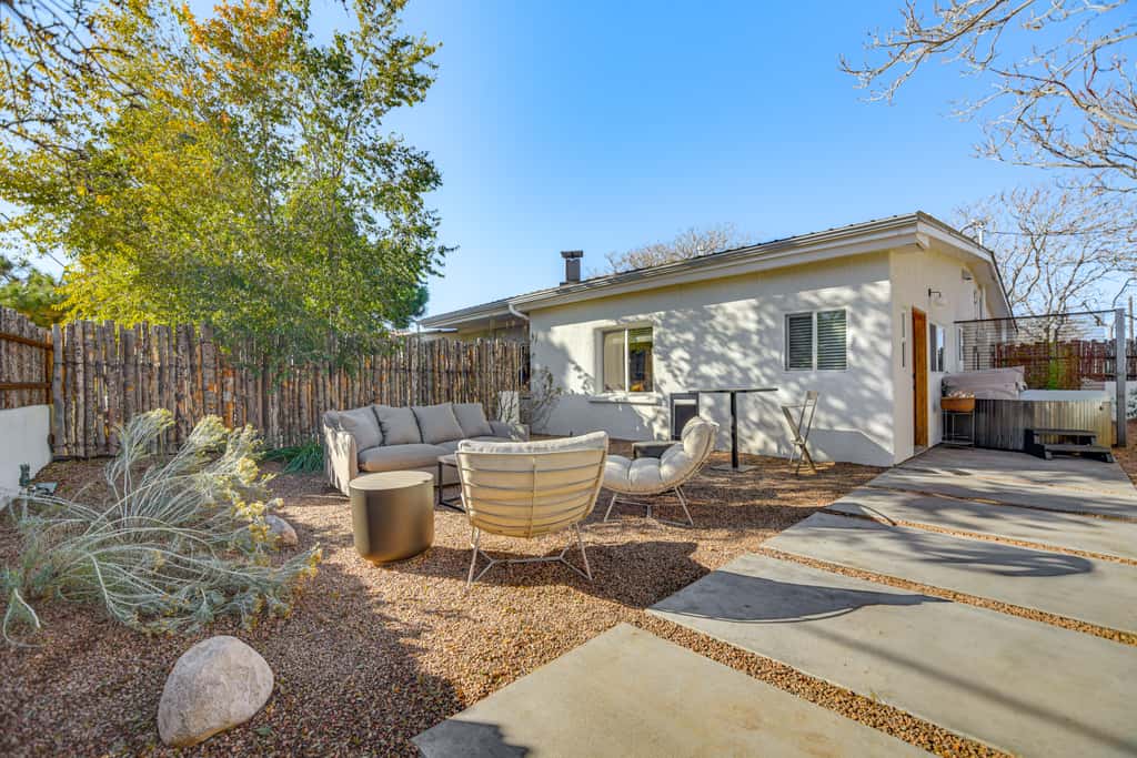 3 Mi to Downtown - Condo w/ Hot Tub in Santa Fe!