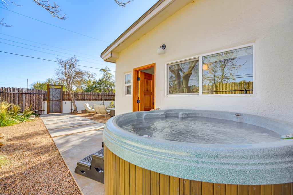3 Mi to Downtown - Condo w/ Hot Tub in Santa Fe!