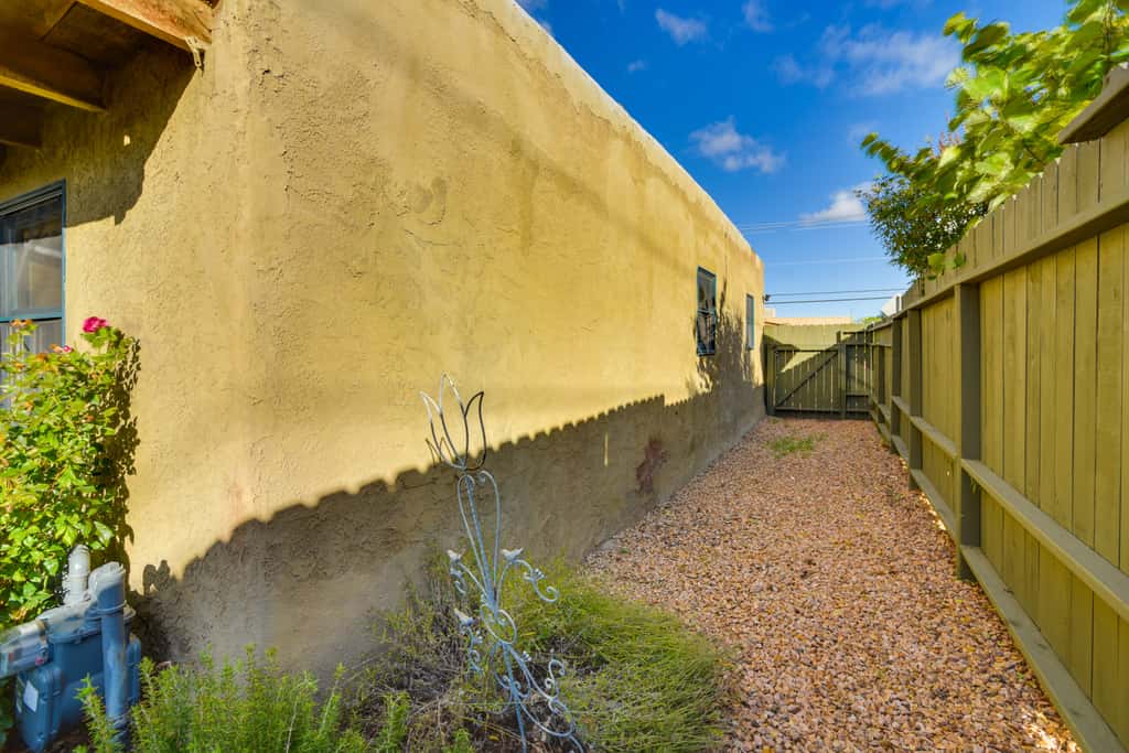 Rustic Adobe-Style Home w/ Hot Tub in Santa Fe