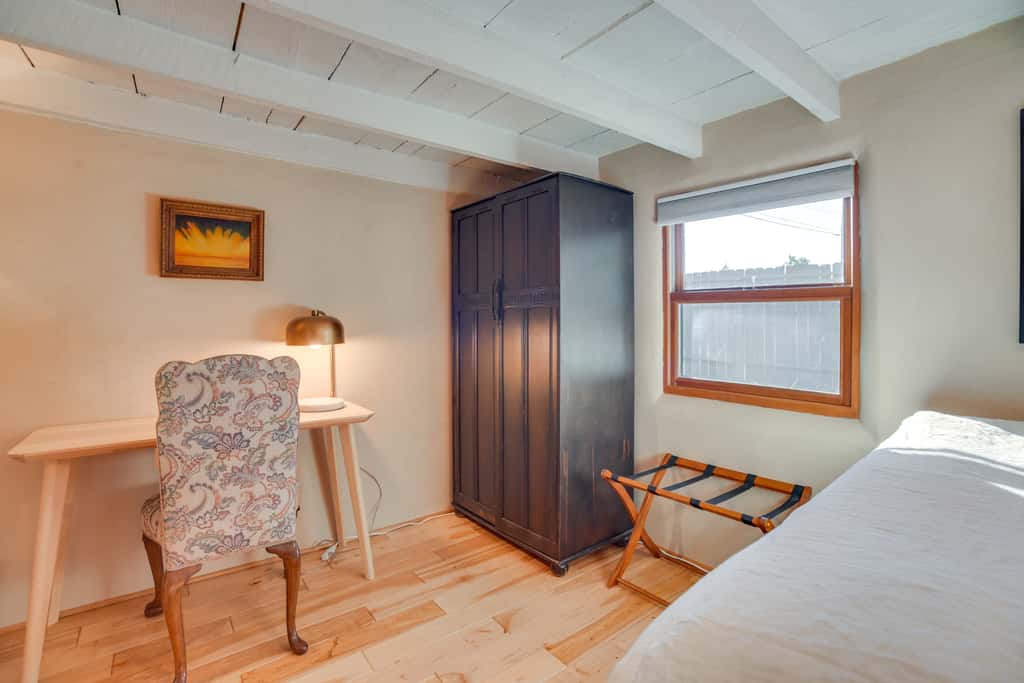 Rustic Adobe-Style Home w/ Hot Tub in Santa Fe