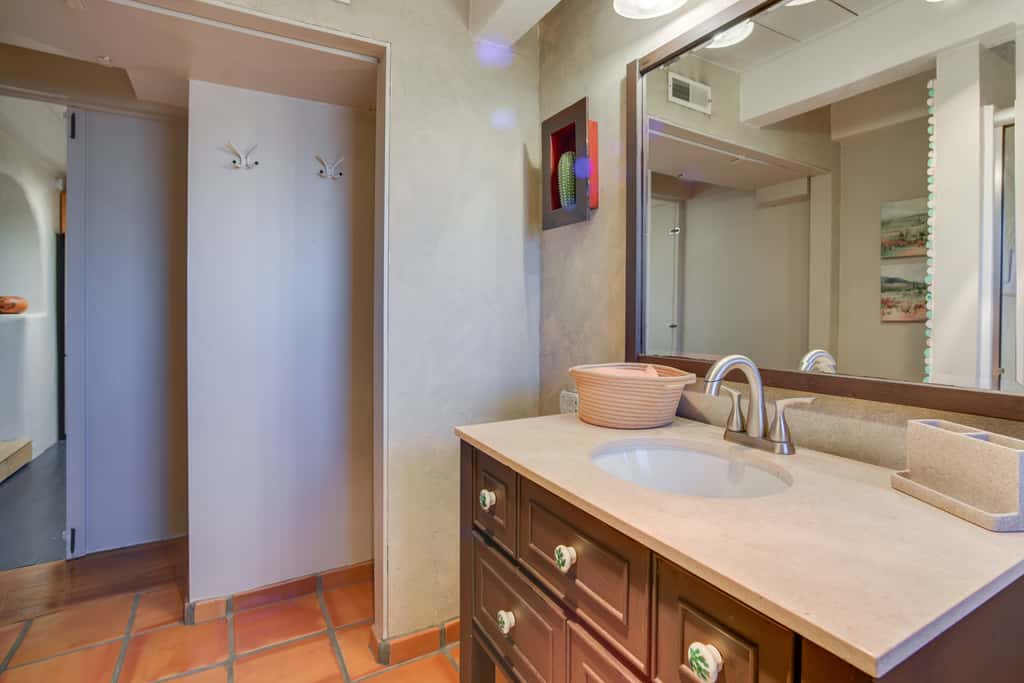 Rustic Adobe-Style Home w/ Hot Tub in Santa Fe