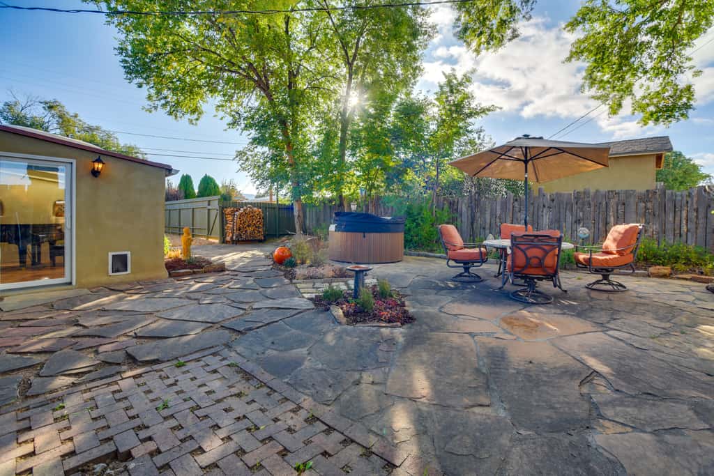 Rustic Adobe-Style Home w/ Hot Tub in Santa Fe