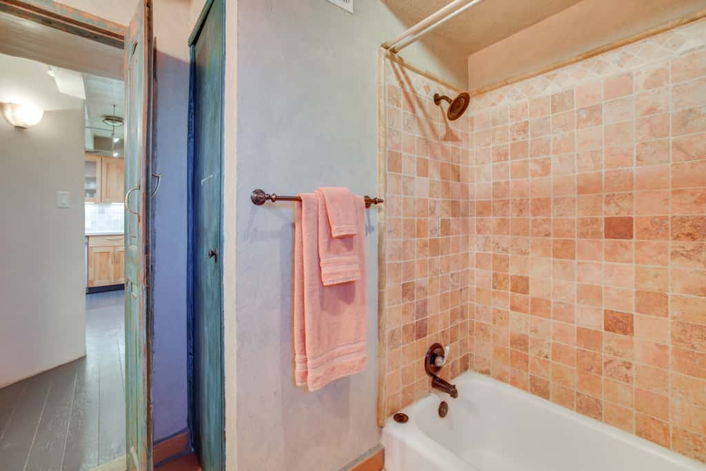 Rustic Adobe-Style Home w/ Hot Tub in Santa Fe