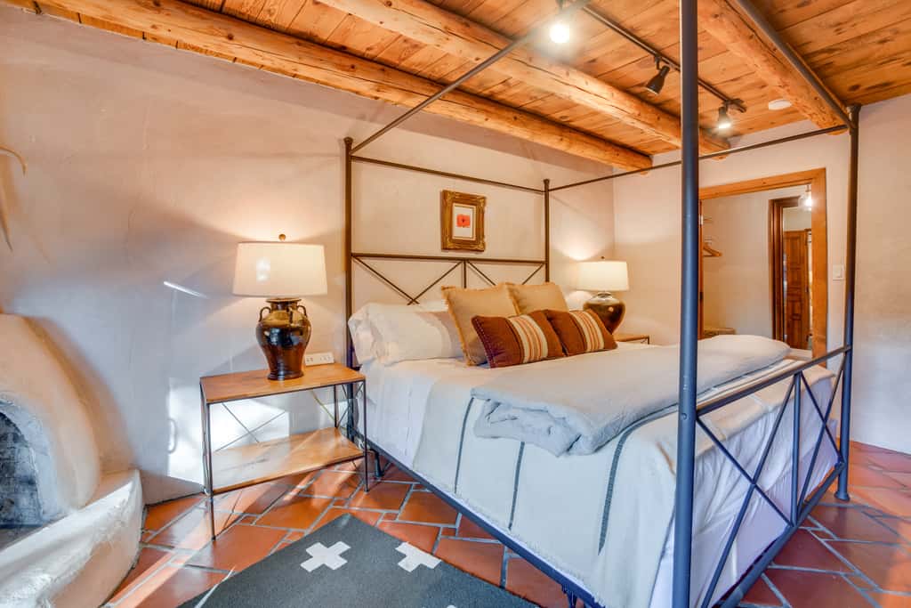 Rustic Adobe-Style Home w/ Hot Tub in Santa Fe