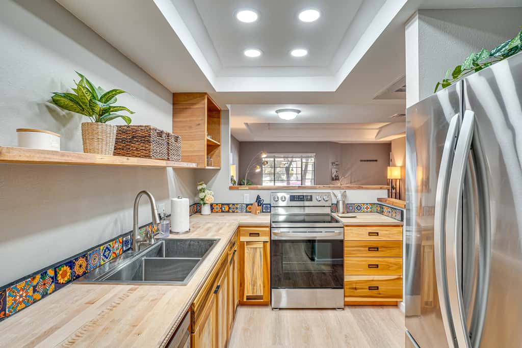 Pool & Hot Tub: Updated Tucson Condo w/ Workspace