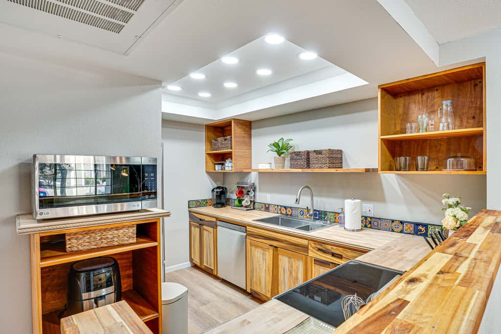 Pool & Hot Tub: Updated Tucson Condo w/ Workspace