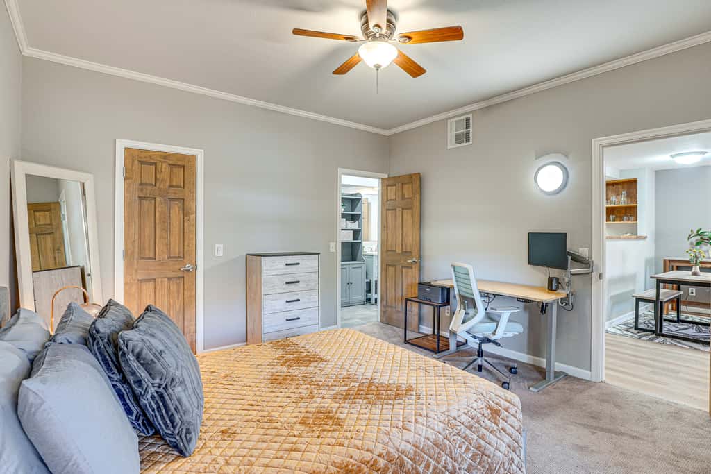 Pool & Hot Tub: Updated Tucson Condo w/ Workspace