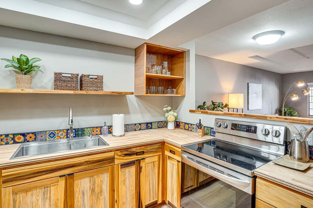Pool & Hot Tub: Updated Tucson Condo w/ Workspace