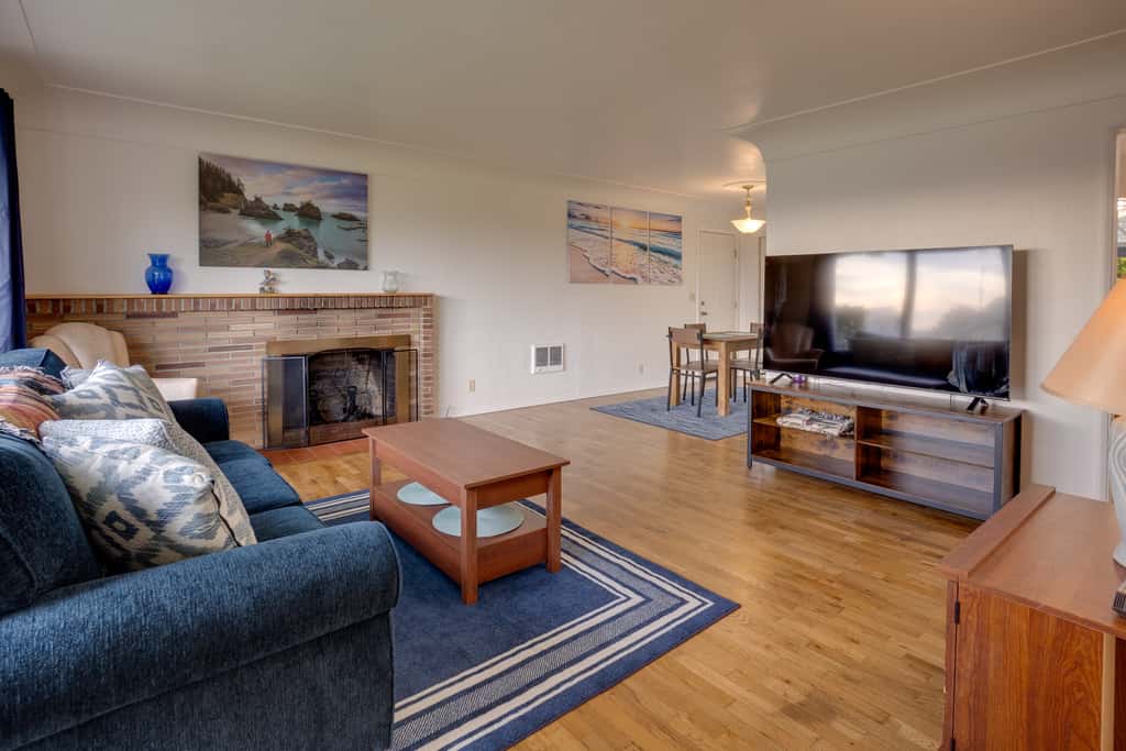 Ocean & Sunset Views: Brookings Home Near Town!