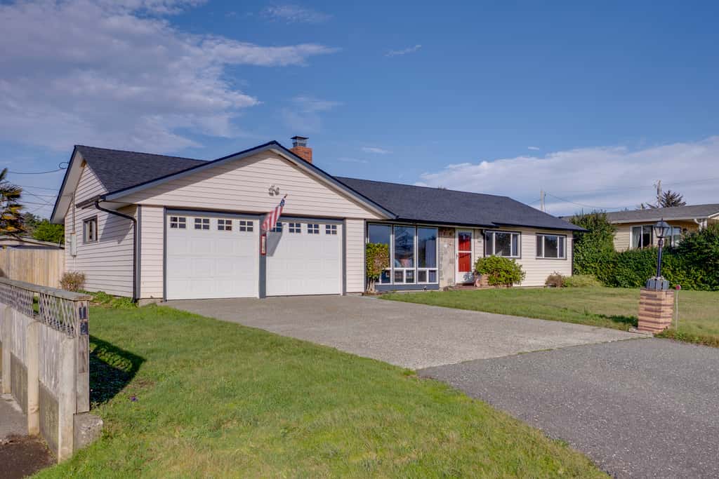 Ocean & Sunset Views: Brookings Home Near Town!