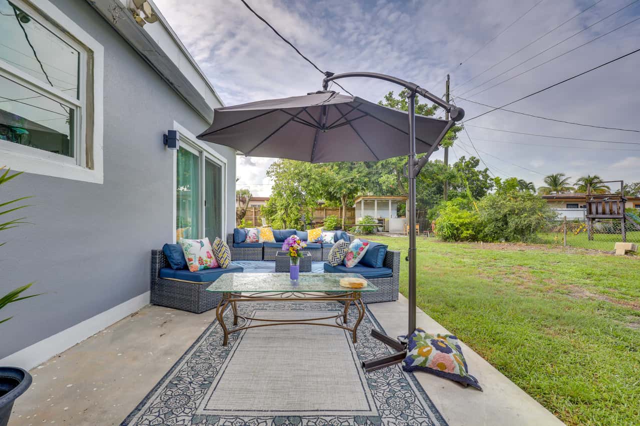 2 Mi to Hard Rock Stadium: Home w/ Spacious Yard | 2 Bed Miami Gardens ...