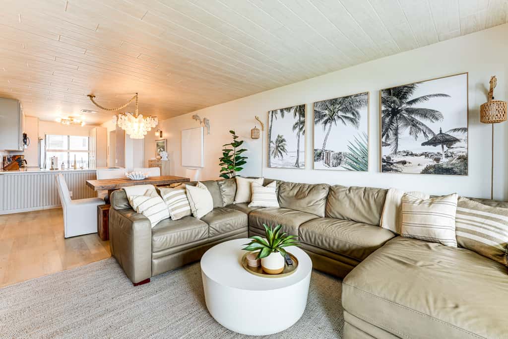 Heated Pool Access: Bayfront Isla Del Sol Condo