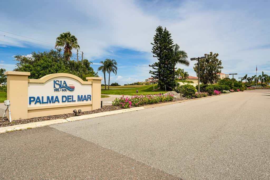 Heated Pool Access: Bayfront Isla Del Sol Condo