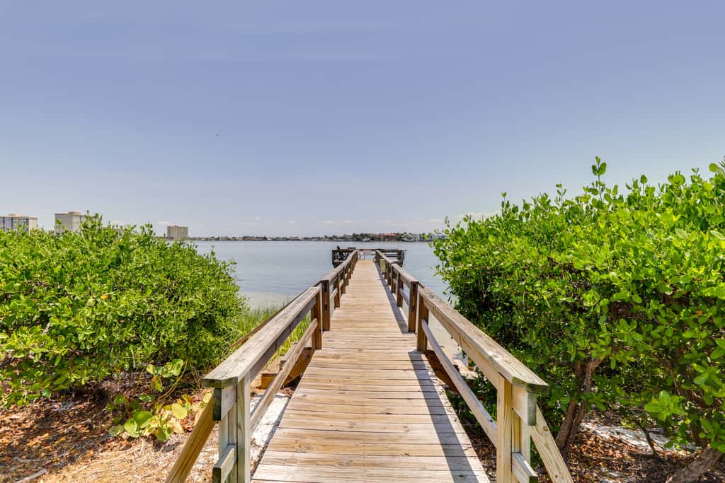 Heated Pool Access: Bayfront Isla Del Sol Condo
