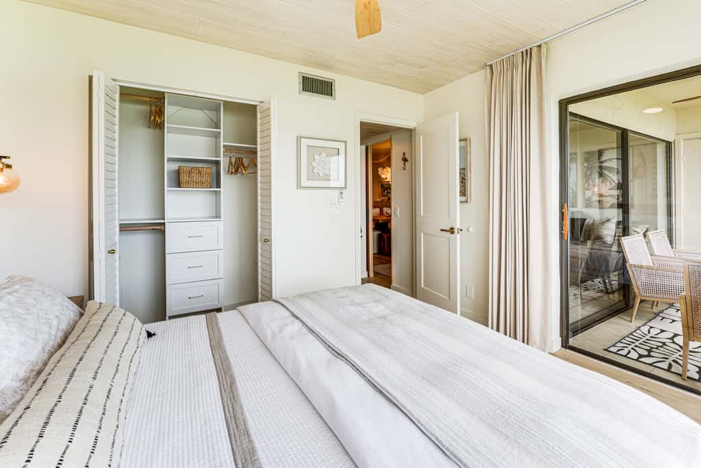 Heated Pool Access: Bayfront Isla Del Sol Condo