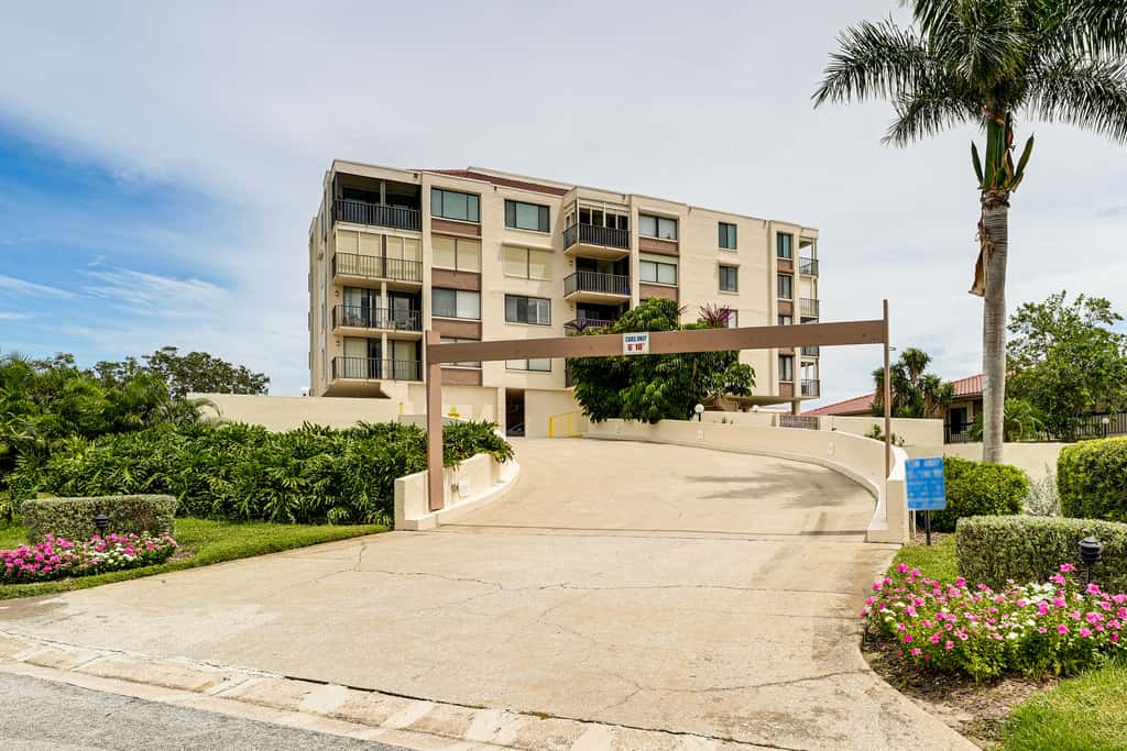 Heated Pool Access: Bayfront Isla Del Sol Condo