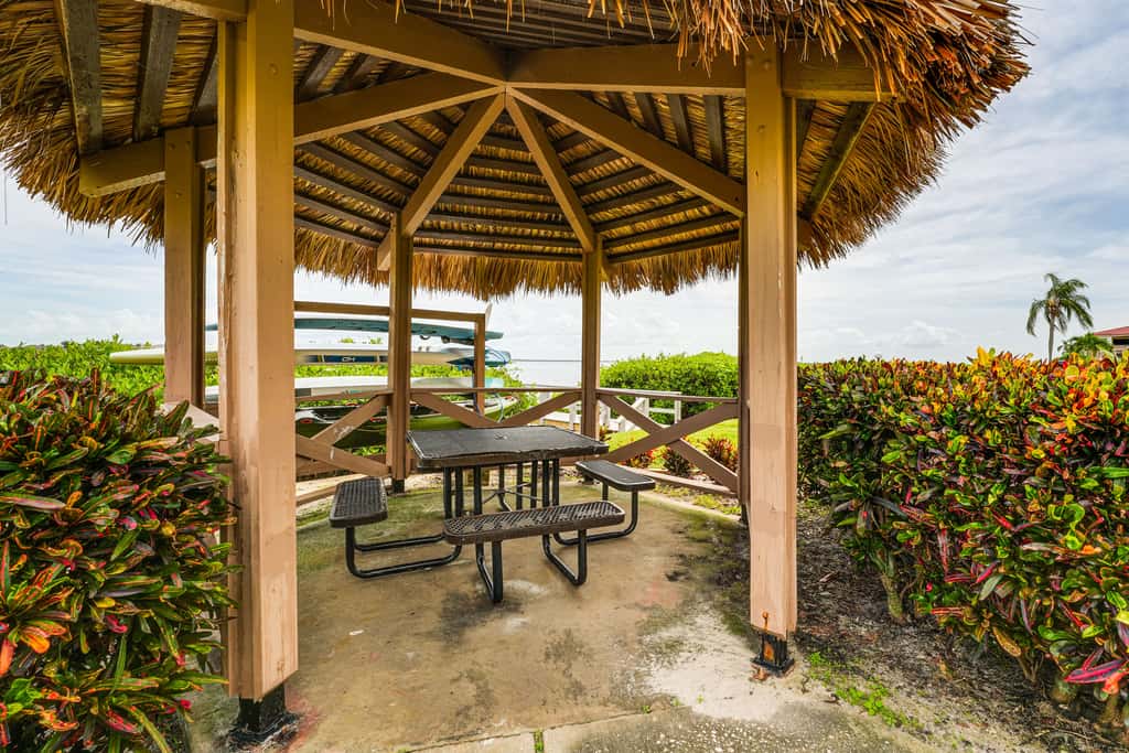 Heated Pool Access: Bayfront Isla Del Sol Condo