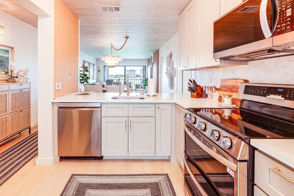 Heated Pool Access: Bayfront Isla Del Sol Condo