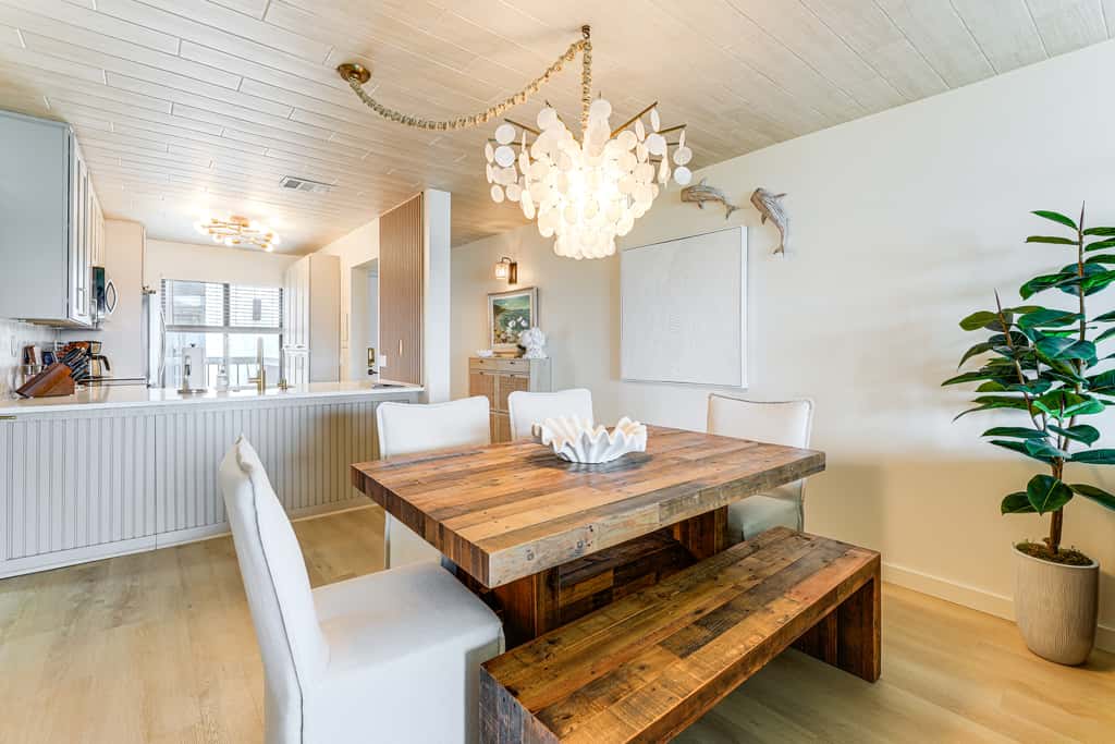 Heated Pool Access: Bayfront Isla Del Sol Condo