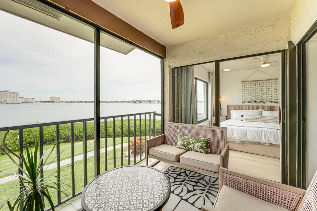 Heated Pool Access: Bayfront Isla Del Sol Condo