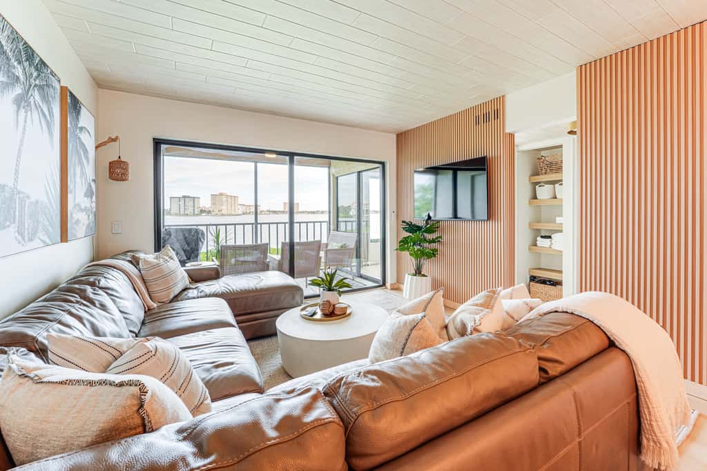 Heated Pool Access: Bayfront Isla Del Sol Condo