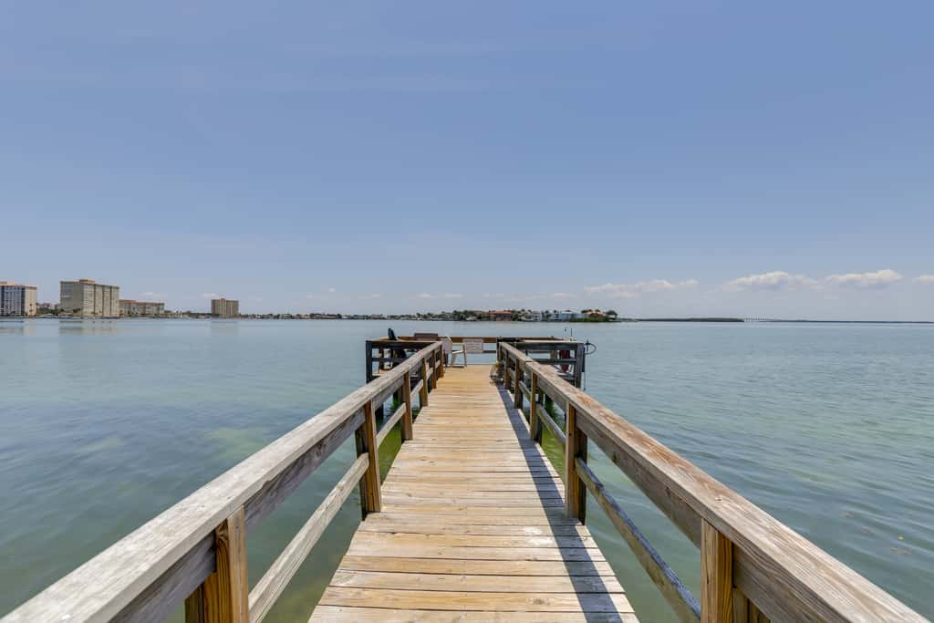 Heated Pool Access: Bayfront Isla Del Sol Condo