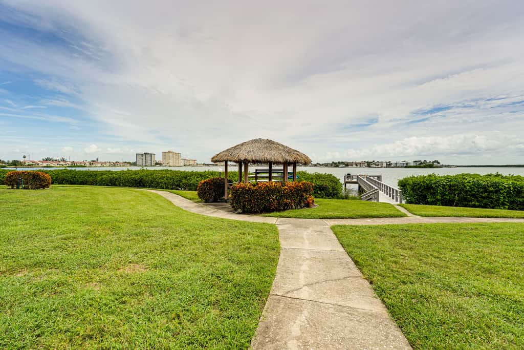 Heated Pool Access: Bayfront Isla Del Sol Condo