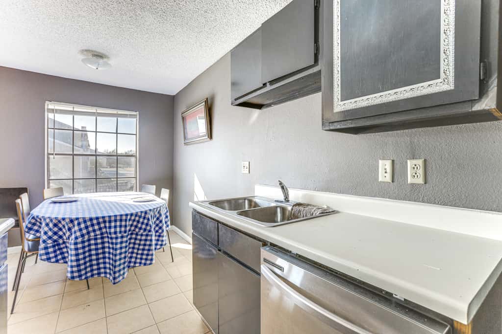 3 Mi to Houston Medical Center: Extended Stay