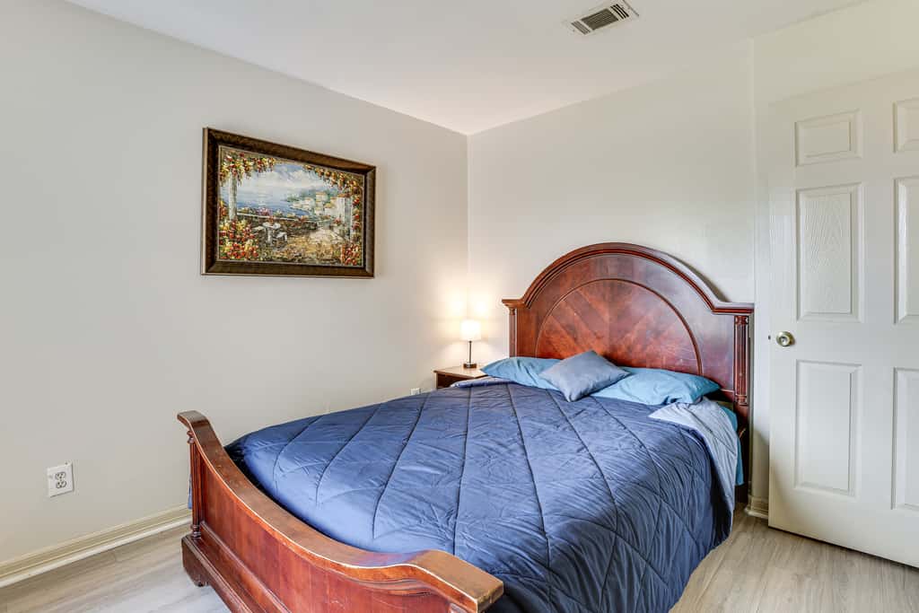 Ideal Location 4 Mi to Med Center! Houston Duplex
