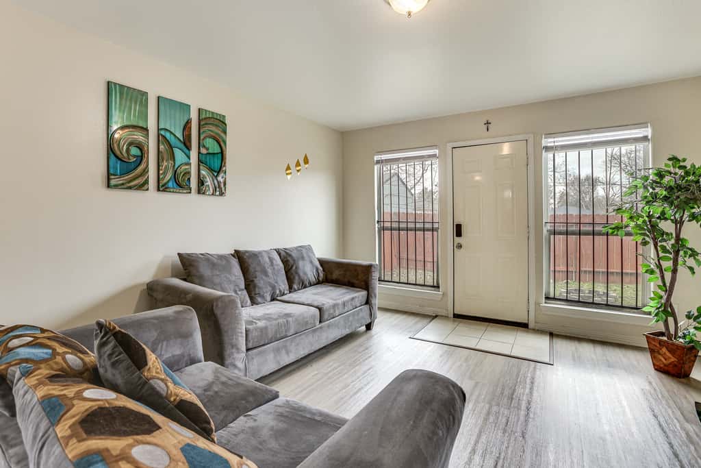 Ideal Location 4 Mi to Med Center! Houston Duplex