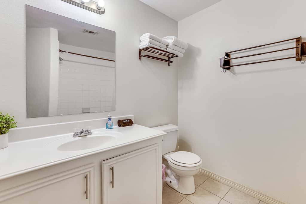Ideal Location 4 Mi to Med Center! Houston Duplex