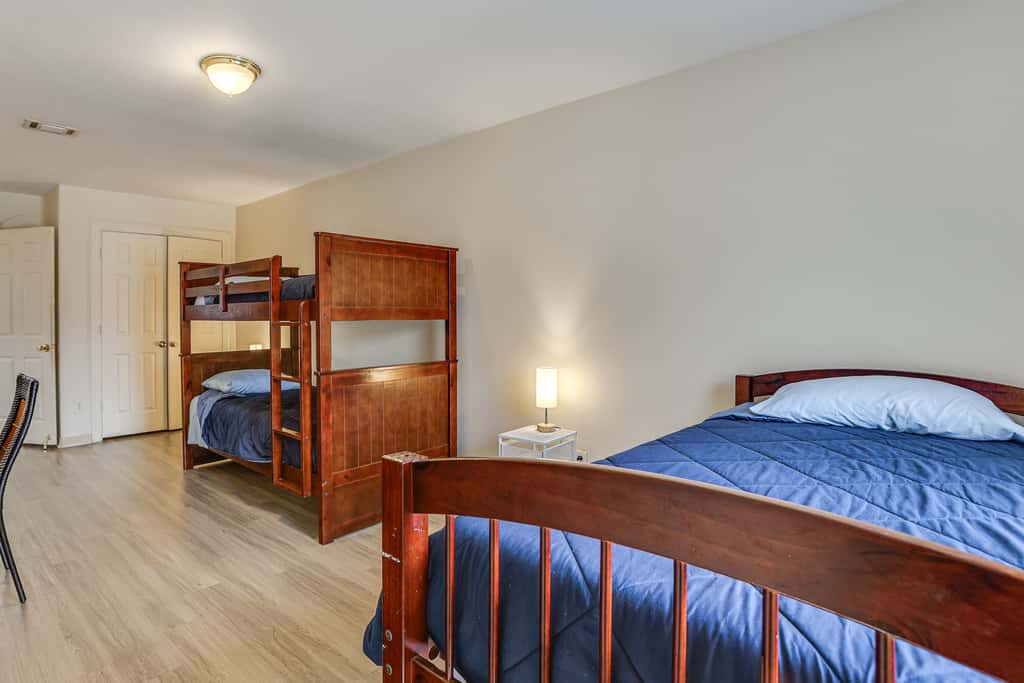 Ideal Location 4 Mi to Med Center! Houston Duplex