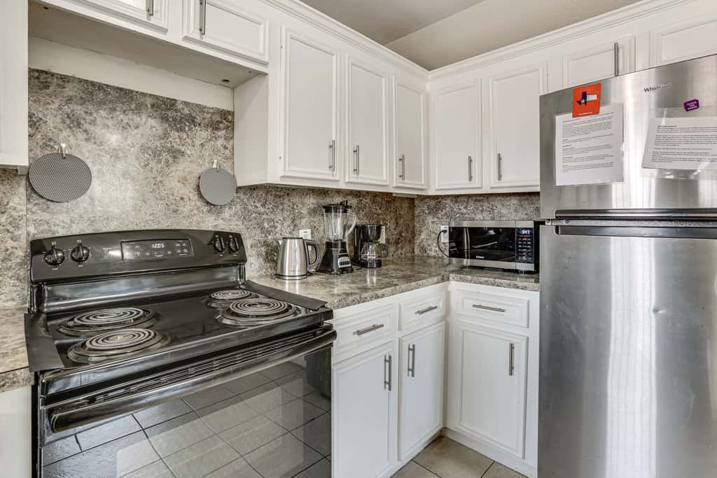 Ideal Location 4 Mi to Med Center! Houston Duplex