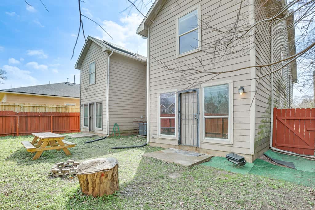 Ideal Location 4 Mi to Med Center! Houston Duplex