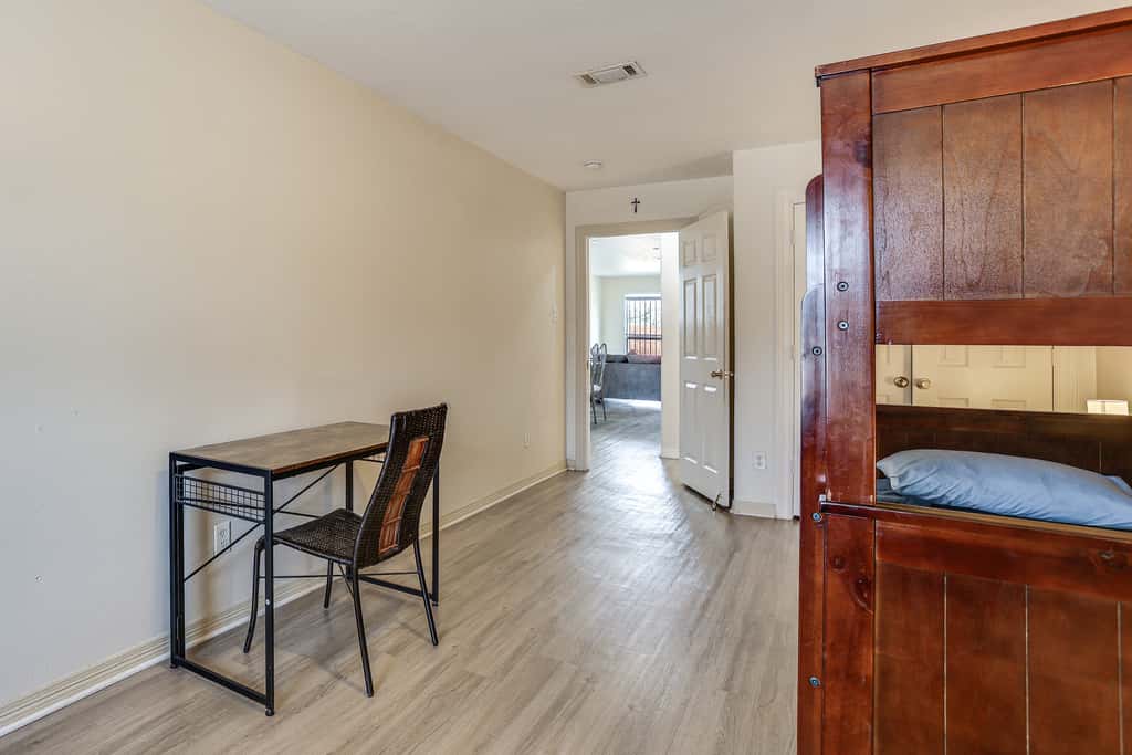Ideal Location 4 Mi to Med Center! Houston Duplex