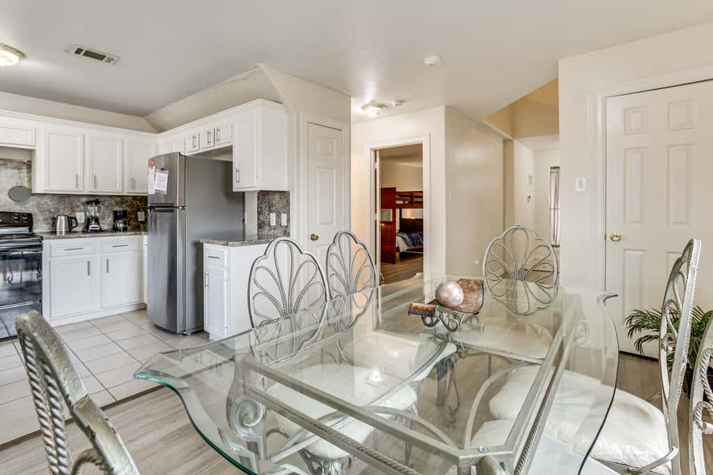 Ideal Location 4 Mi to Med Center! Houston Duplex